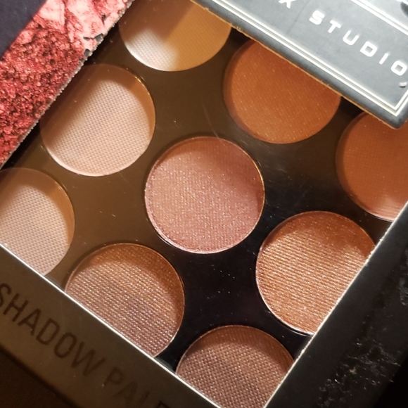 MAX STUDIO Eyshadow Set (9 shades) - Picture 2 of 4